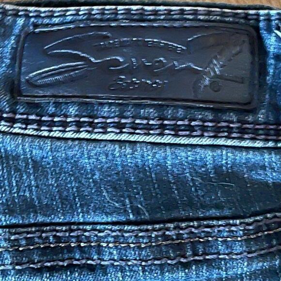 Seven7 Women skinny jeans size 8
Fancy back pocket design 
28.5” inseam
5” cuff - Picture 7 of 10